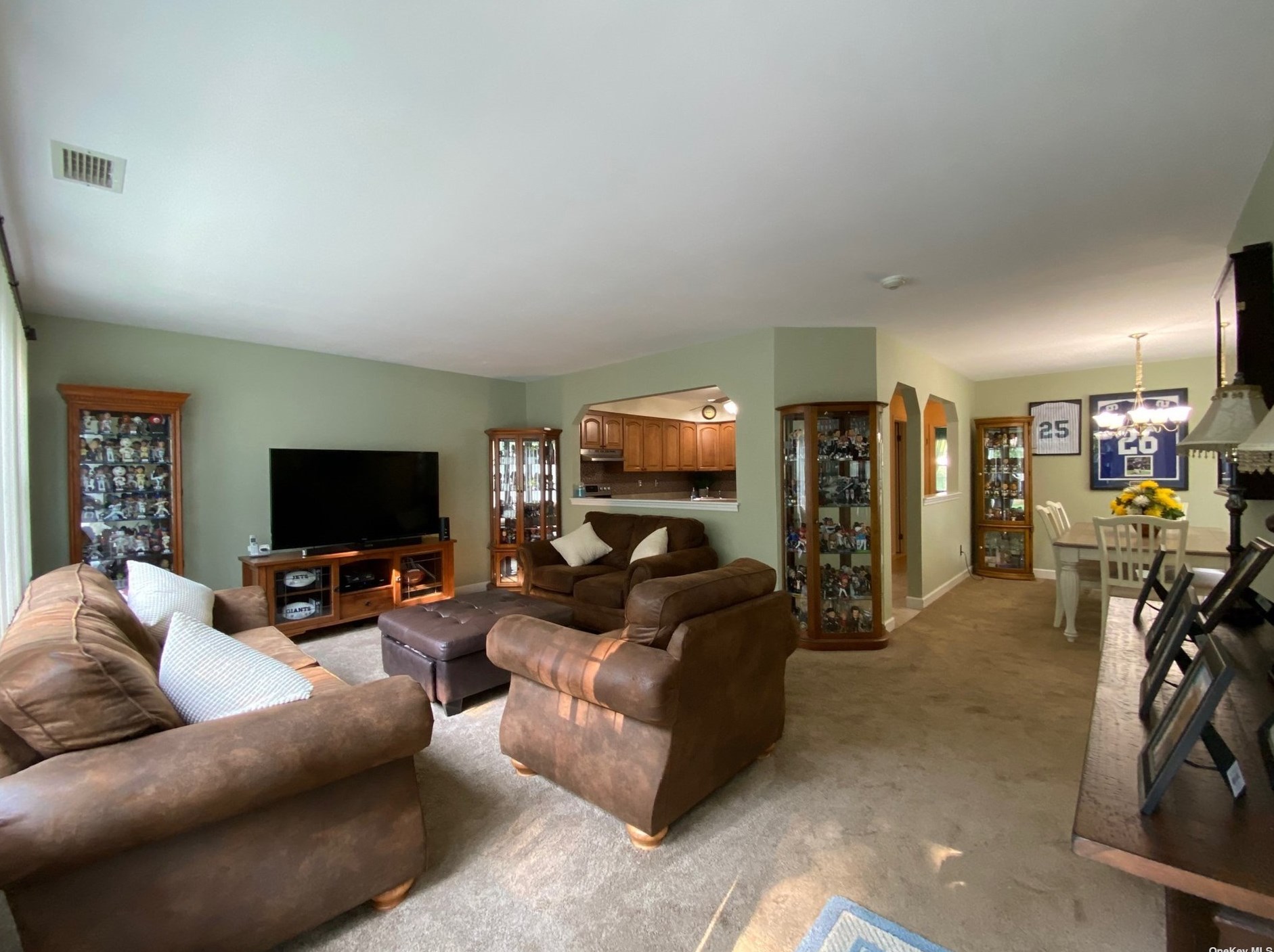 58 Gazebo Ln #58, Holtsville, NY 11742