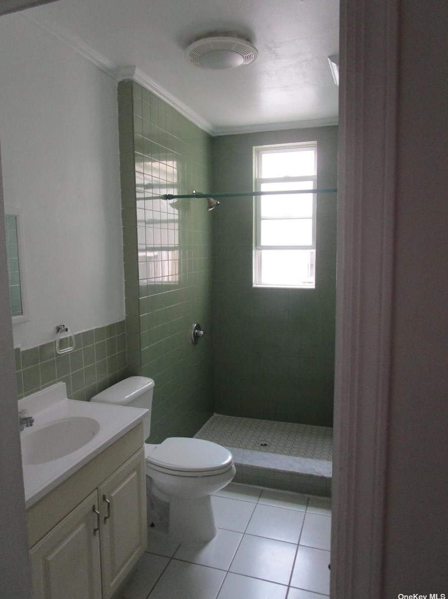 1720 Grove St, Flushing, NY 11385