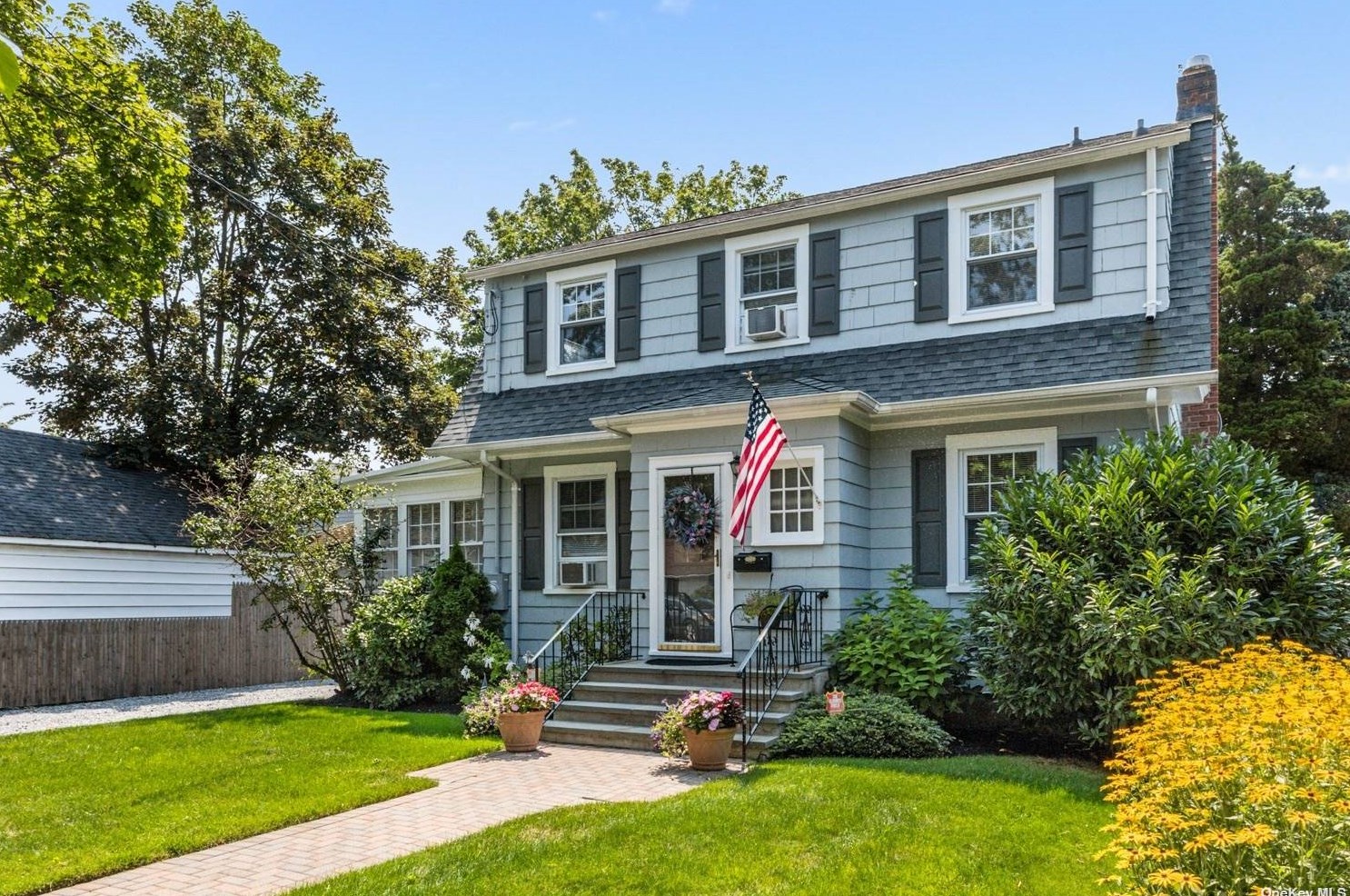 16 Mason Ave, Babylon, NY 11702