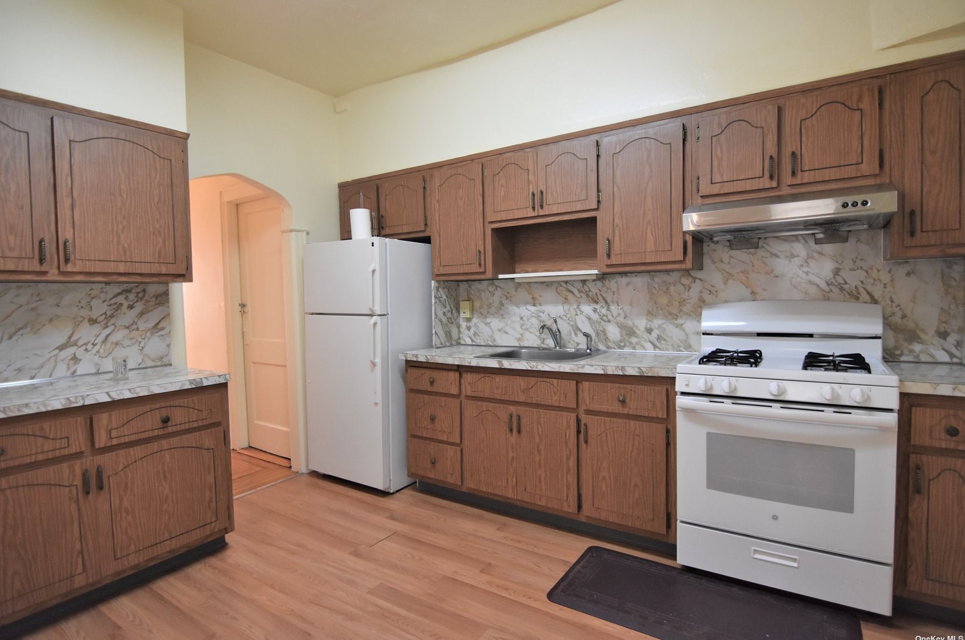 50-33 206th St #1st Fl, Flushing, NY 11364