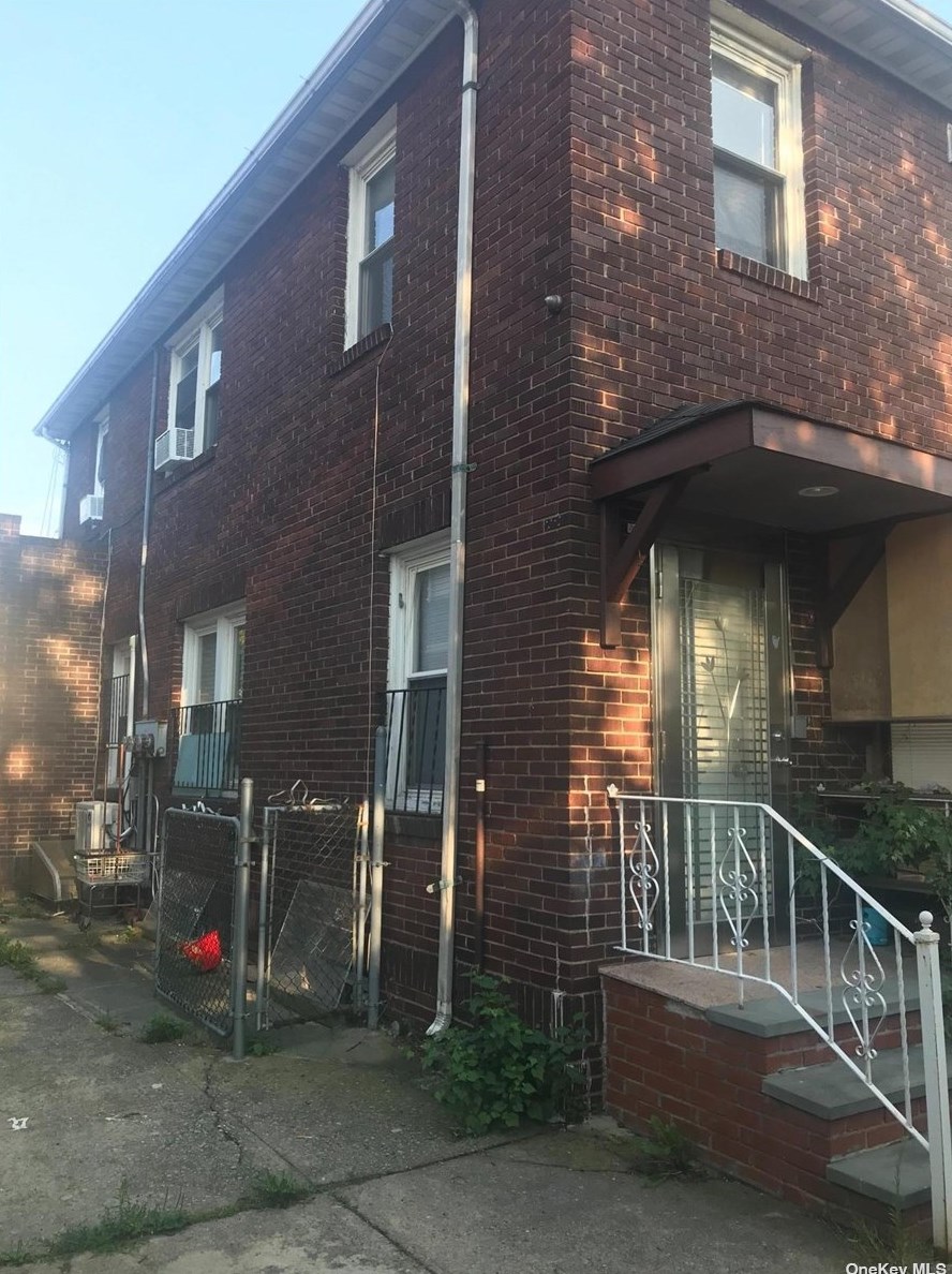 46-38 158th St, Flushing, NY 11358-1350