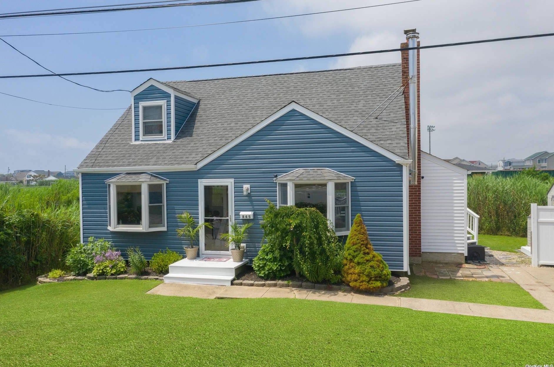 845 S Bay St, North Lindenhurst, NY 11757