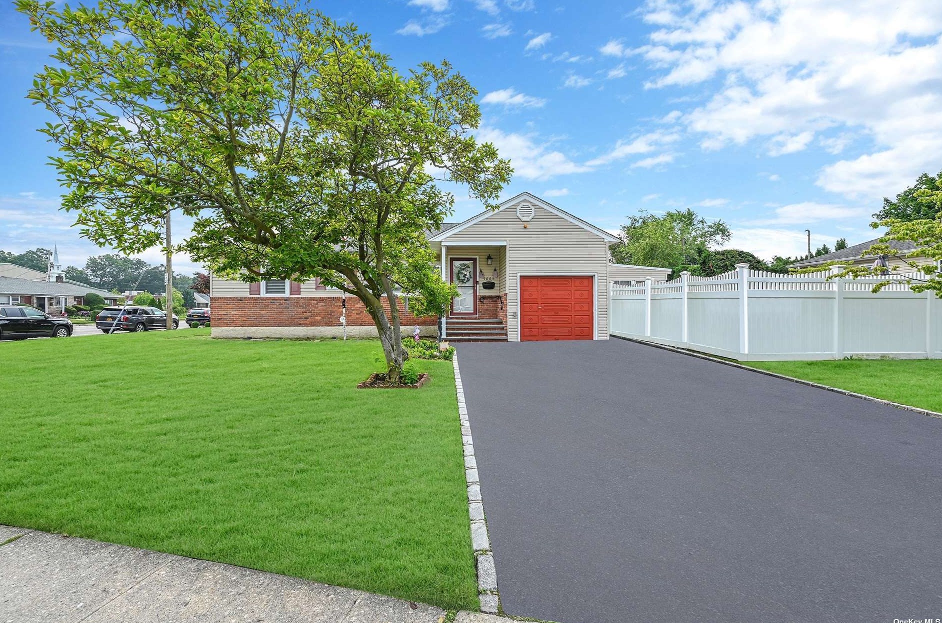1666 Carla Ln, Hempstead, NY 11554-4713