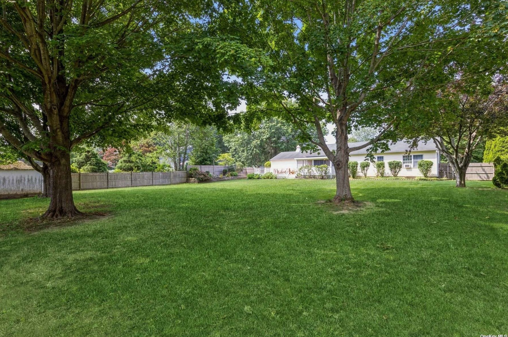 1255 Donna Dr, Mattituck, NY 11952-2603