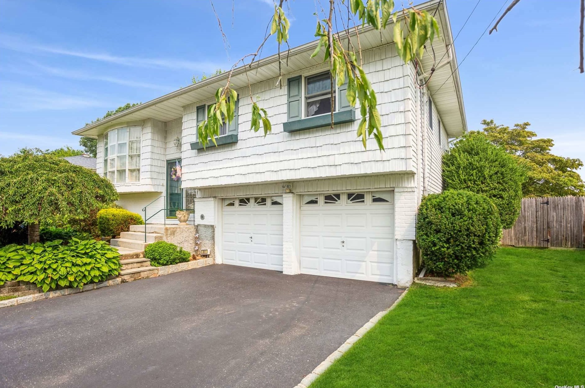 31 Ehler St, Pine Air, NY 11717-6013