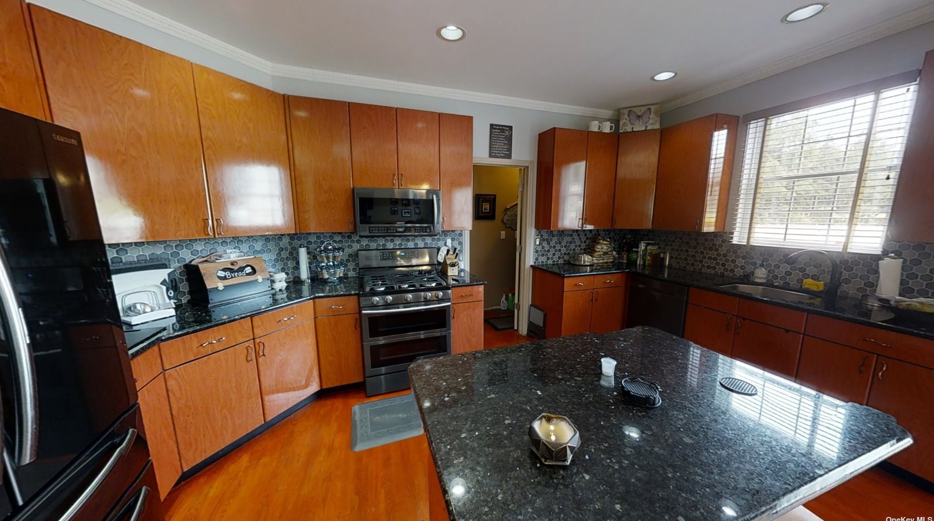 387 Smith Rd, Hauppauge, NY 11779