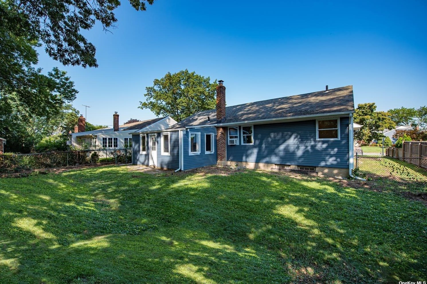 1269 Dahlia Ln, North Wantagh, NY 11793