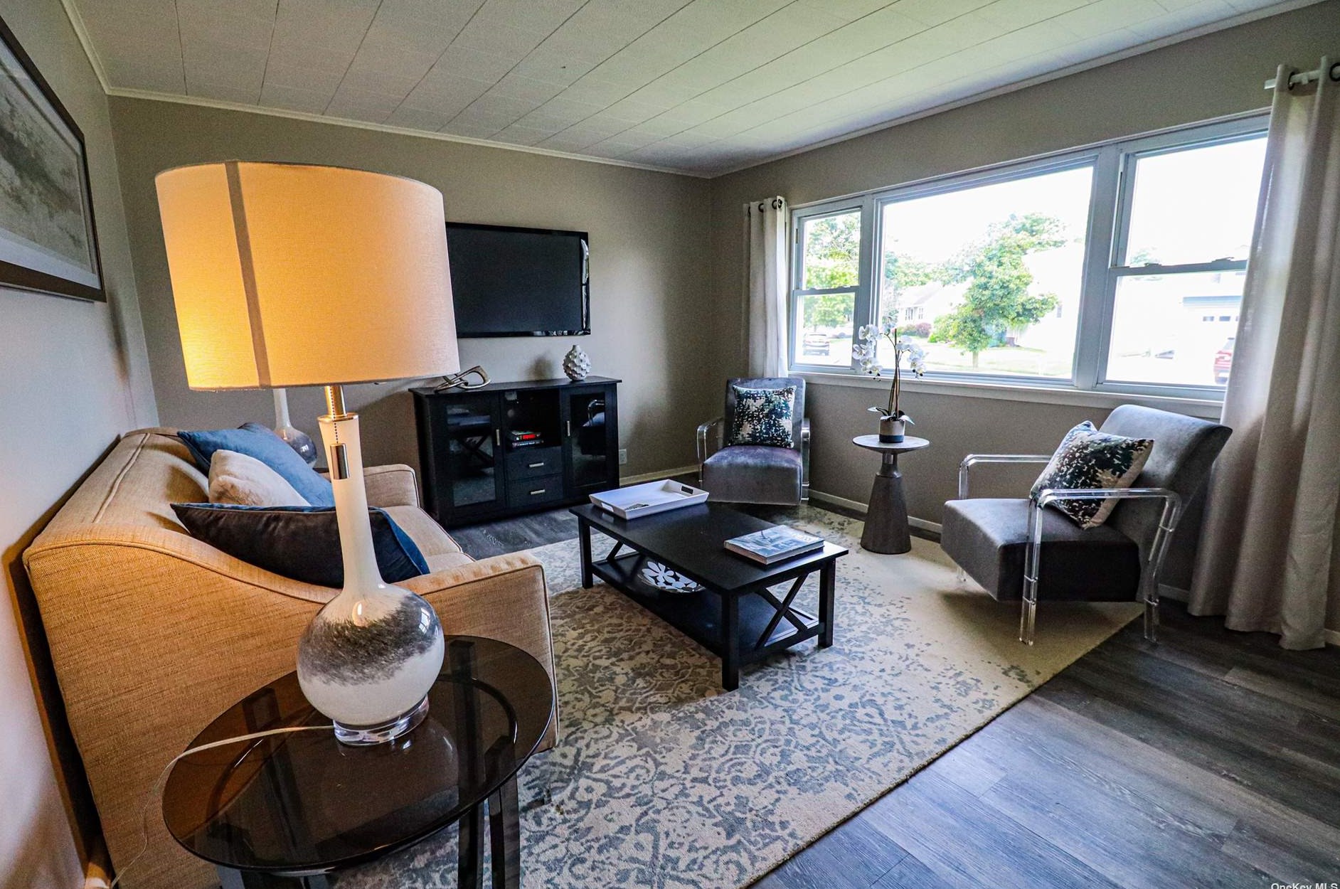 12 George Ave, Hicksville, NY 11801-5927