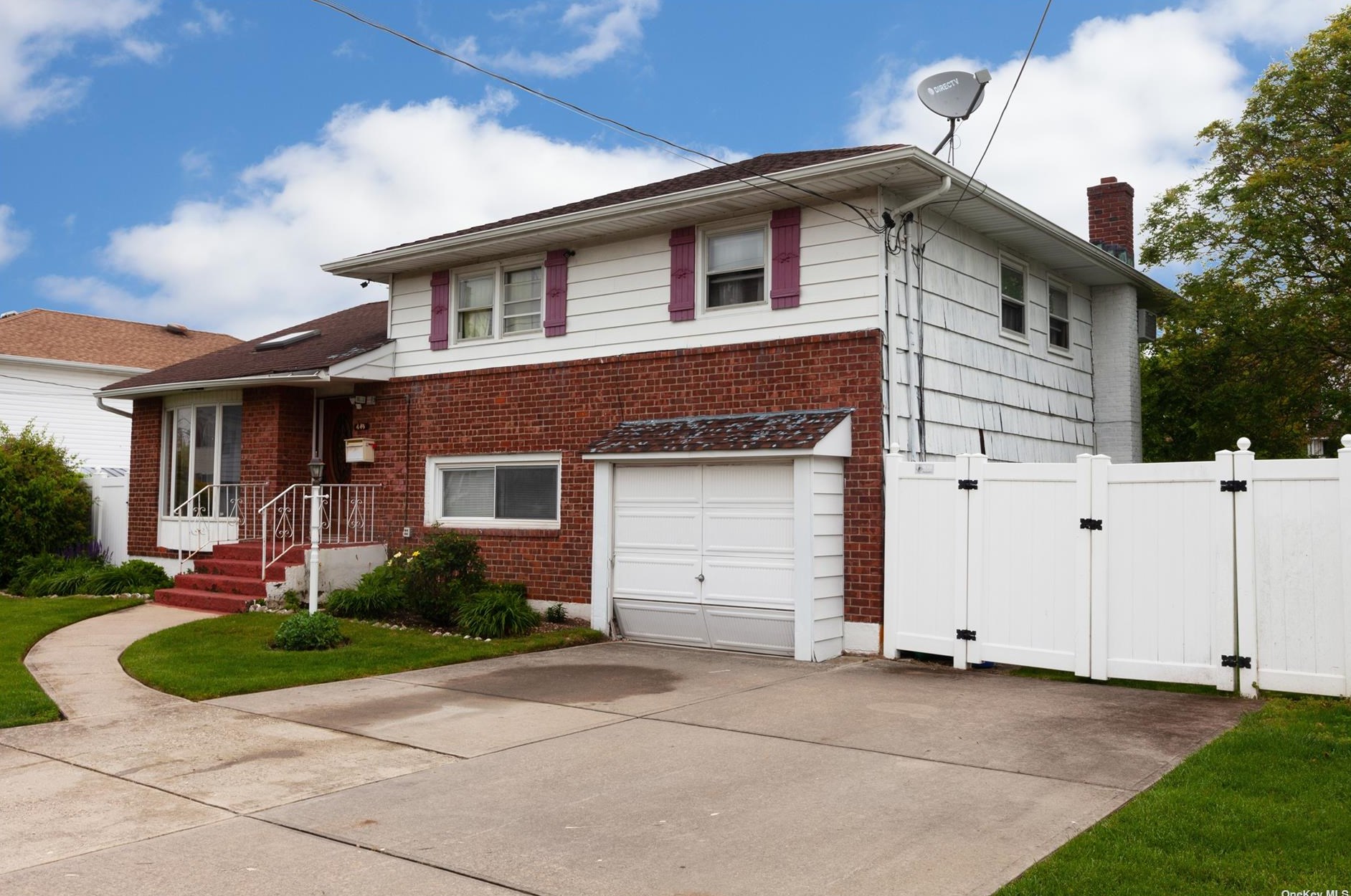 449 Roosevelt Ave, Freeport, NY 11520-6128