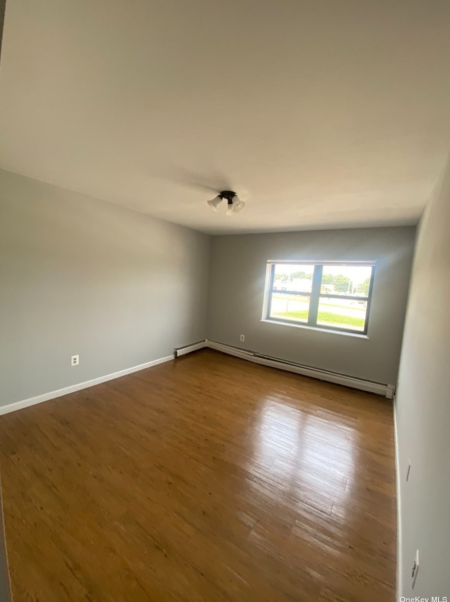 898 Herzel Blvd #2w, North Lindenhurst, NY 11757