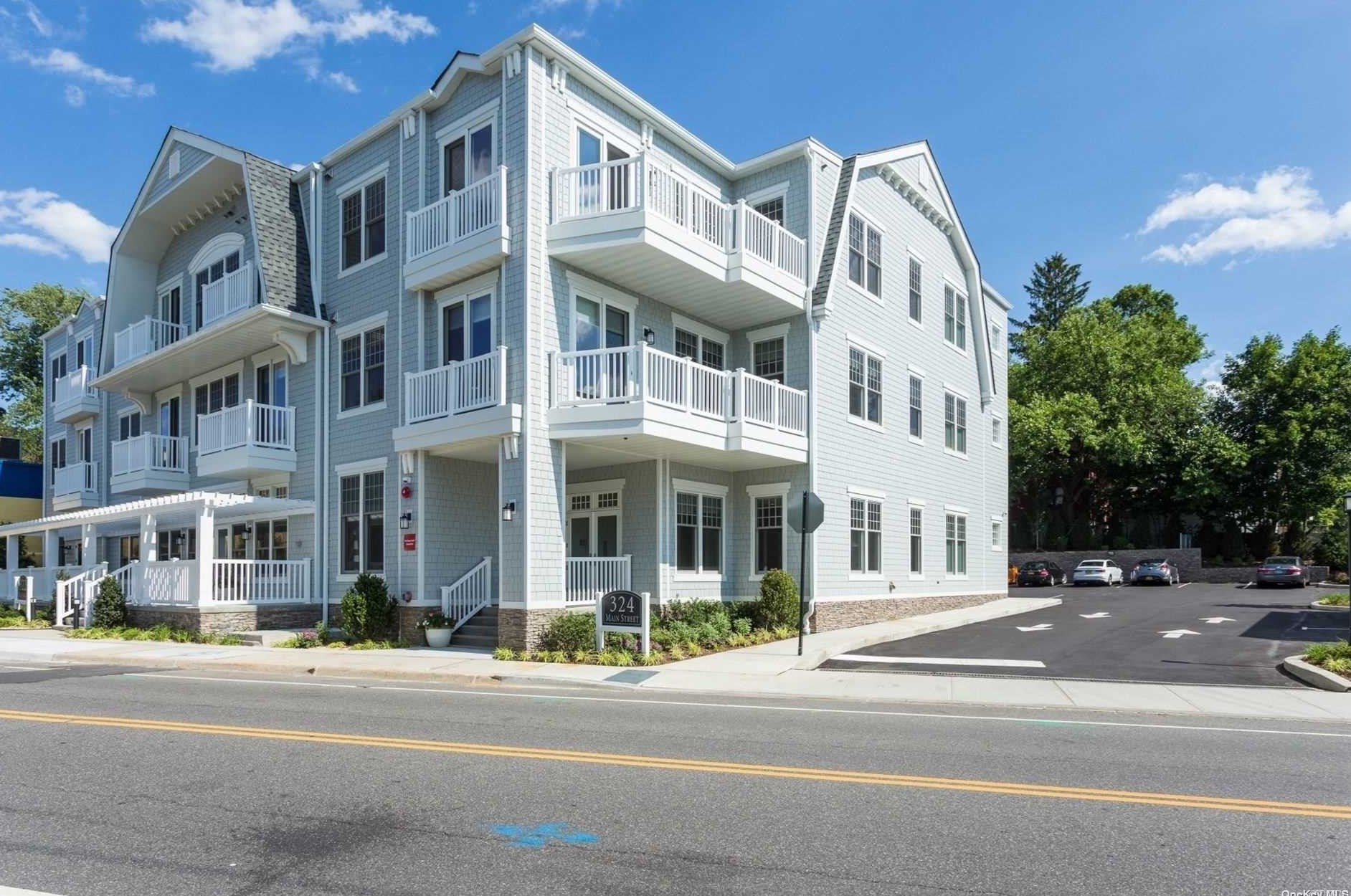 324 Main St #3b, Port Washington, NY 11050