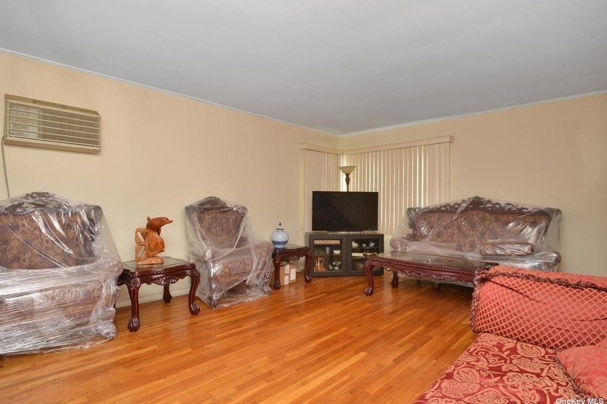 67-08 Bell Blvd, Flushing, NY 11364-1209