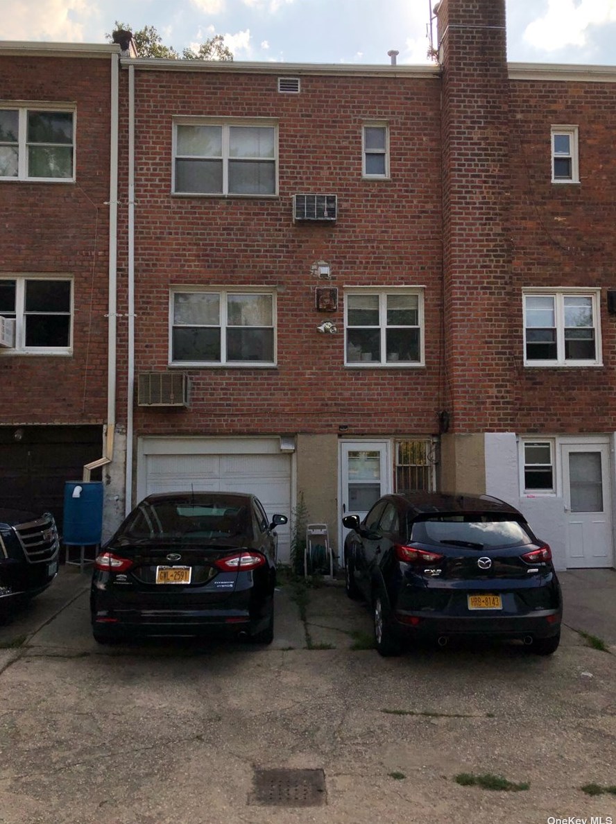 50-39 207th St, Flushing, NY 11364