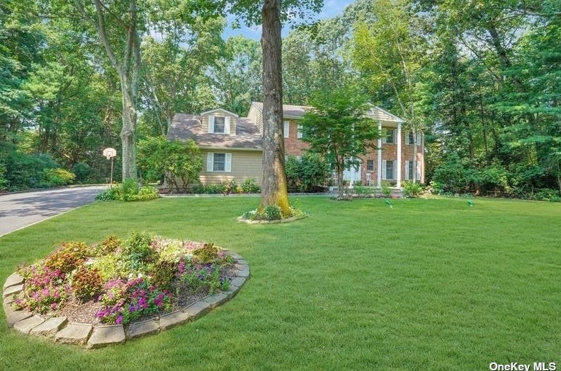 8 Waterford Way, Syosset, NY 11791-1515