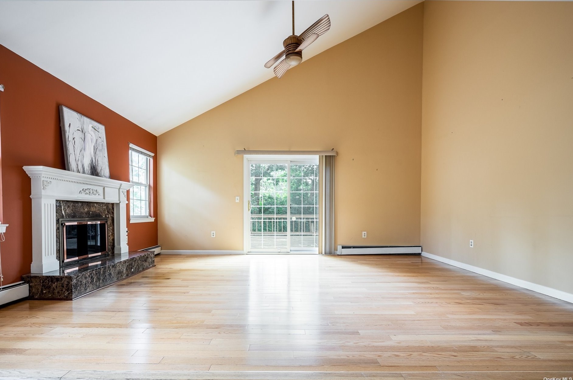 66 Apple Ln, Gordon Heights, NY 11763-4043