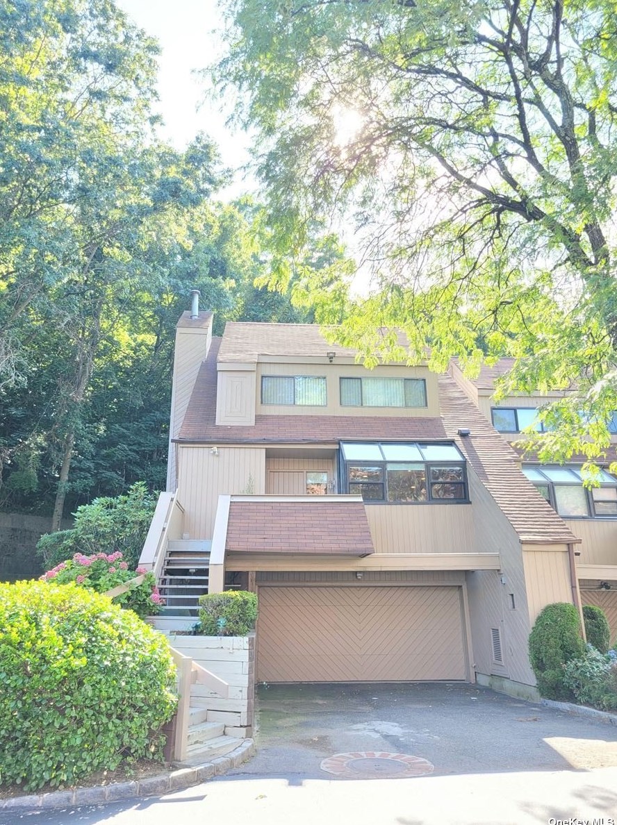 1 John Bean Ct, Port Washington, NY 11050-4627