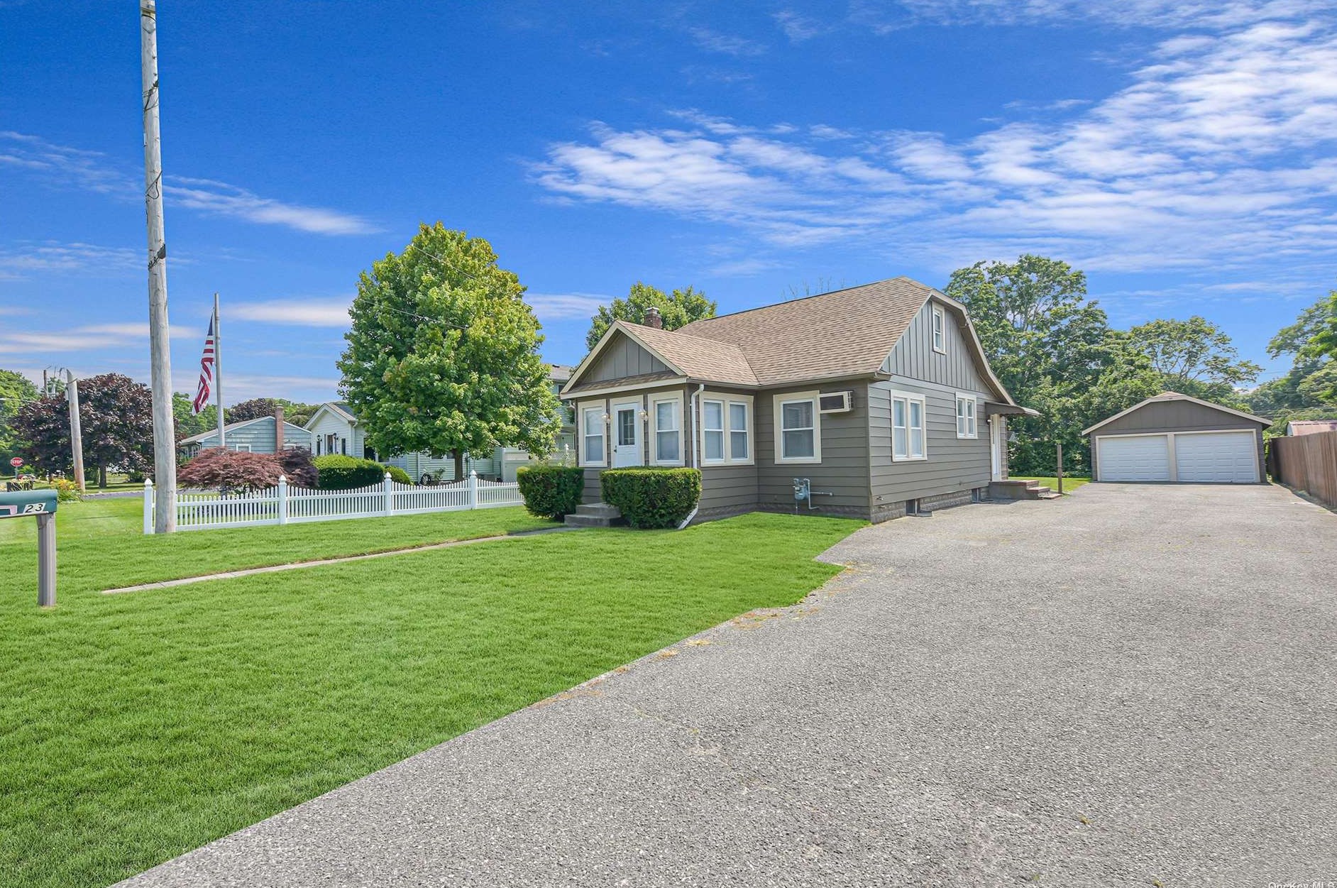 23 Bayview Ave, Canaan Lake, NY 11772-6101