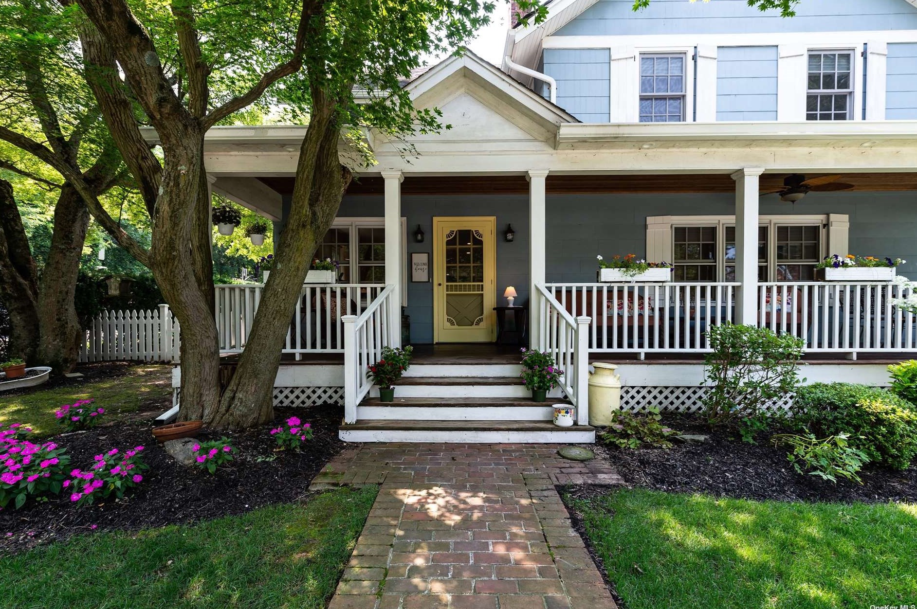 104 Park Ave, Port Washington, NY 11050-4036