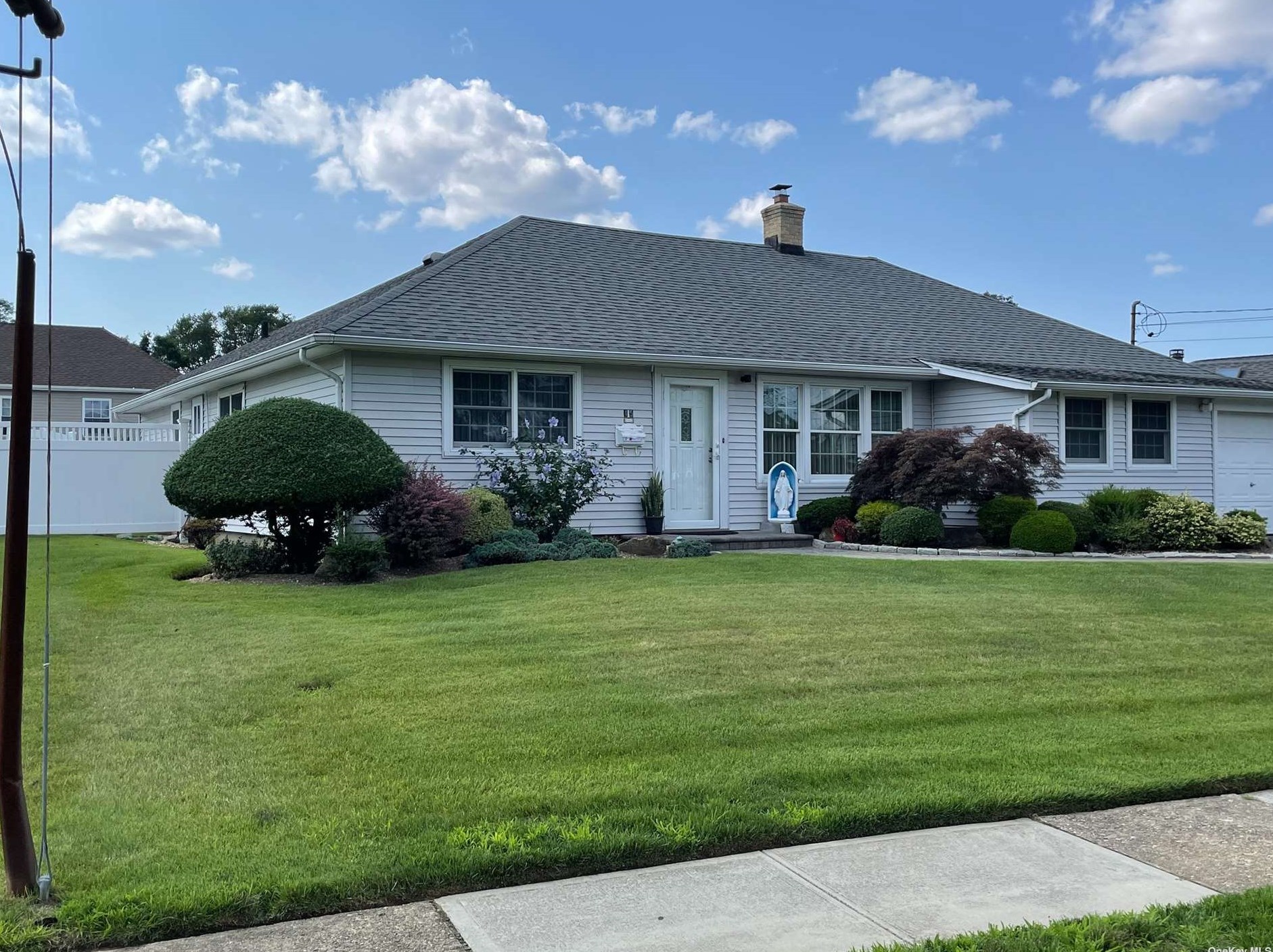 45 Polo Rd, East Massapequa, NY 11758-5939