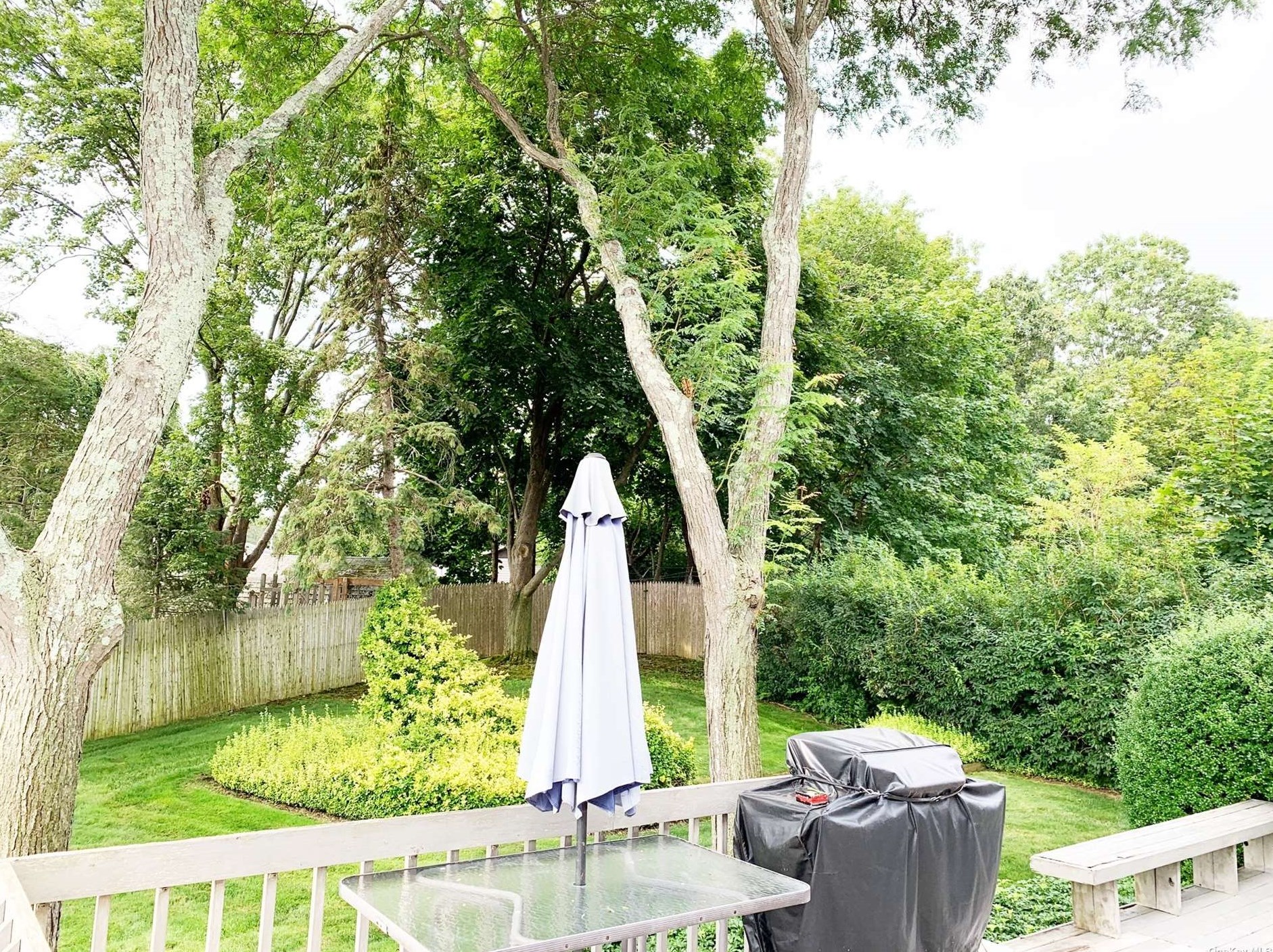 4 Salem Ln, Selden NY  11784-1211 exterior