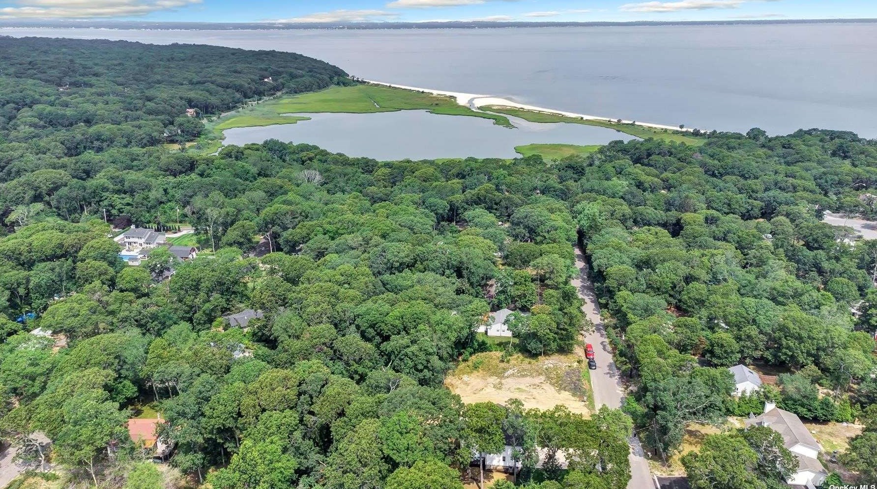 43 Columbine Ave, Hampton Bays, NY 11946-4122