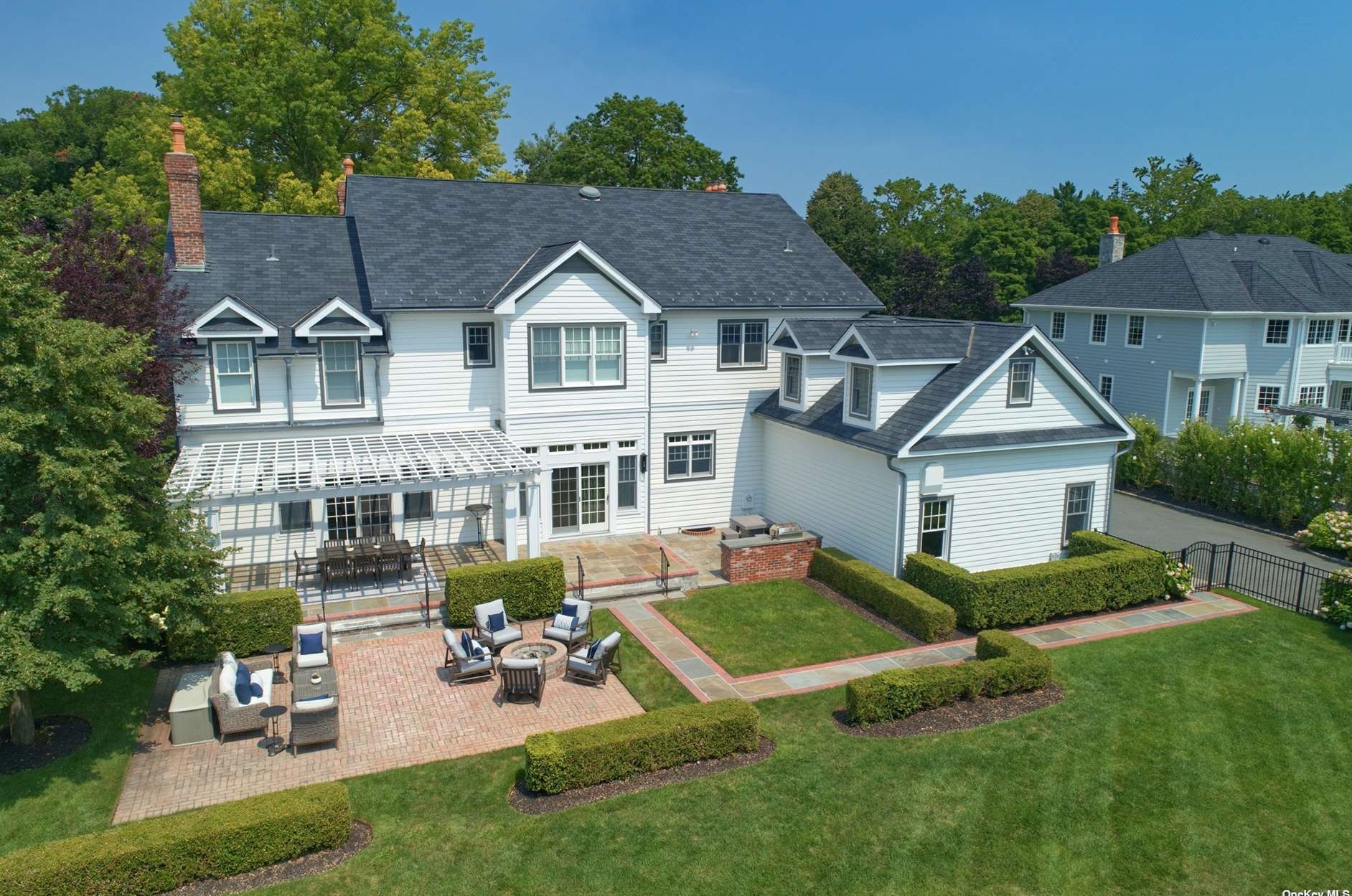 86 5th St, Garden City NY  11530-4410 exterior