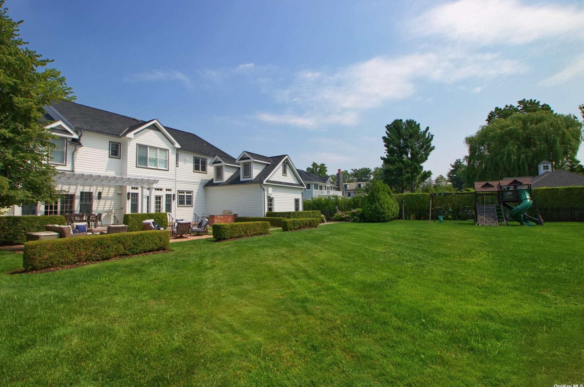 86 5th St, Garden City NY  11530-4410 exterior