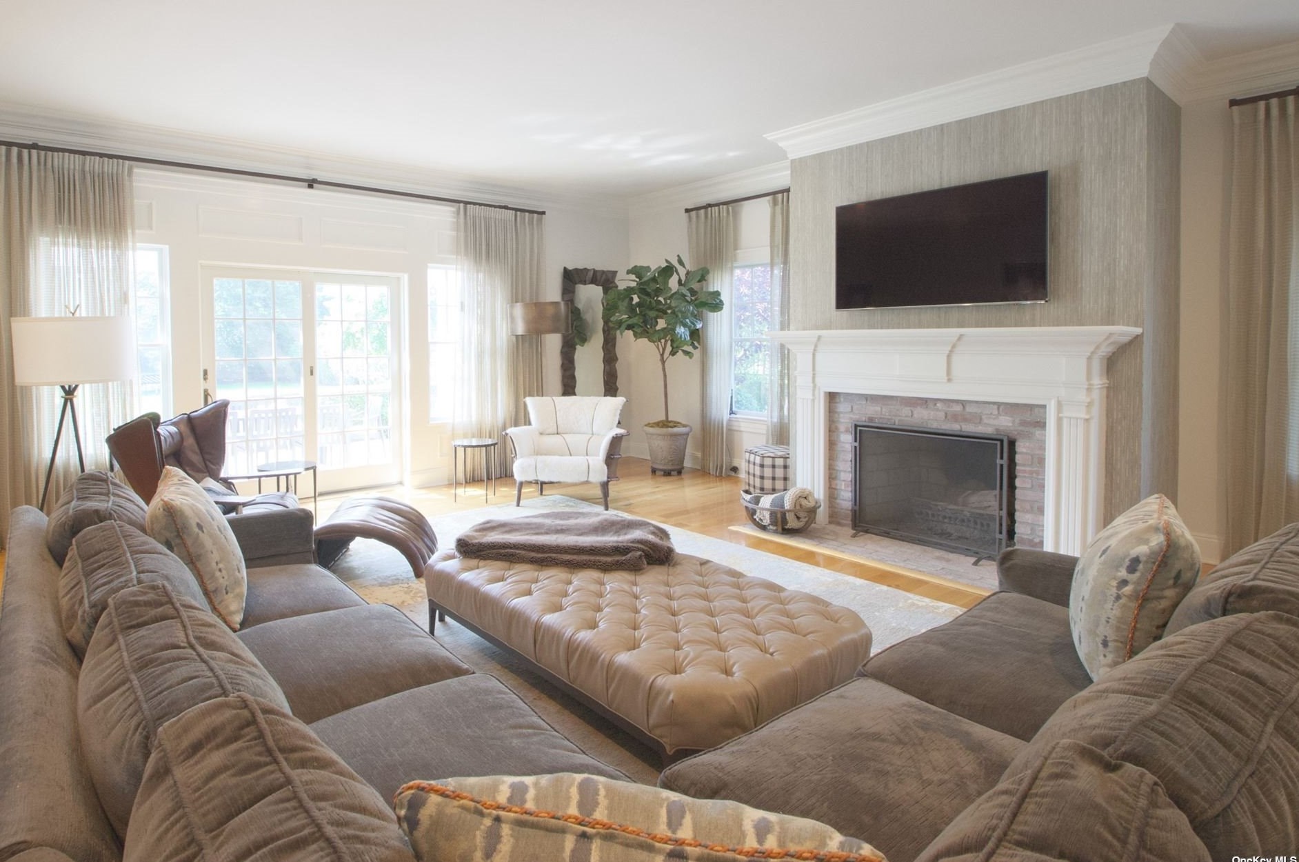 86 5th St, Garden City NY  11530-4410 exterior