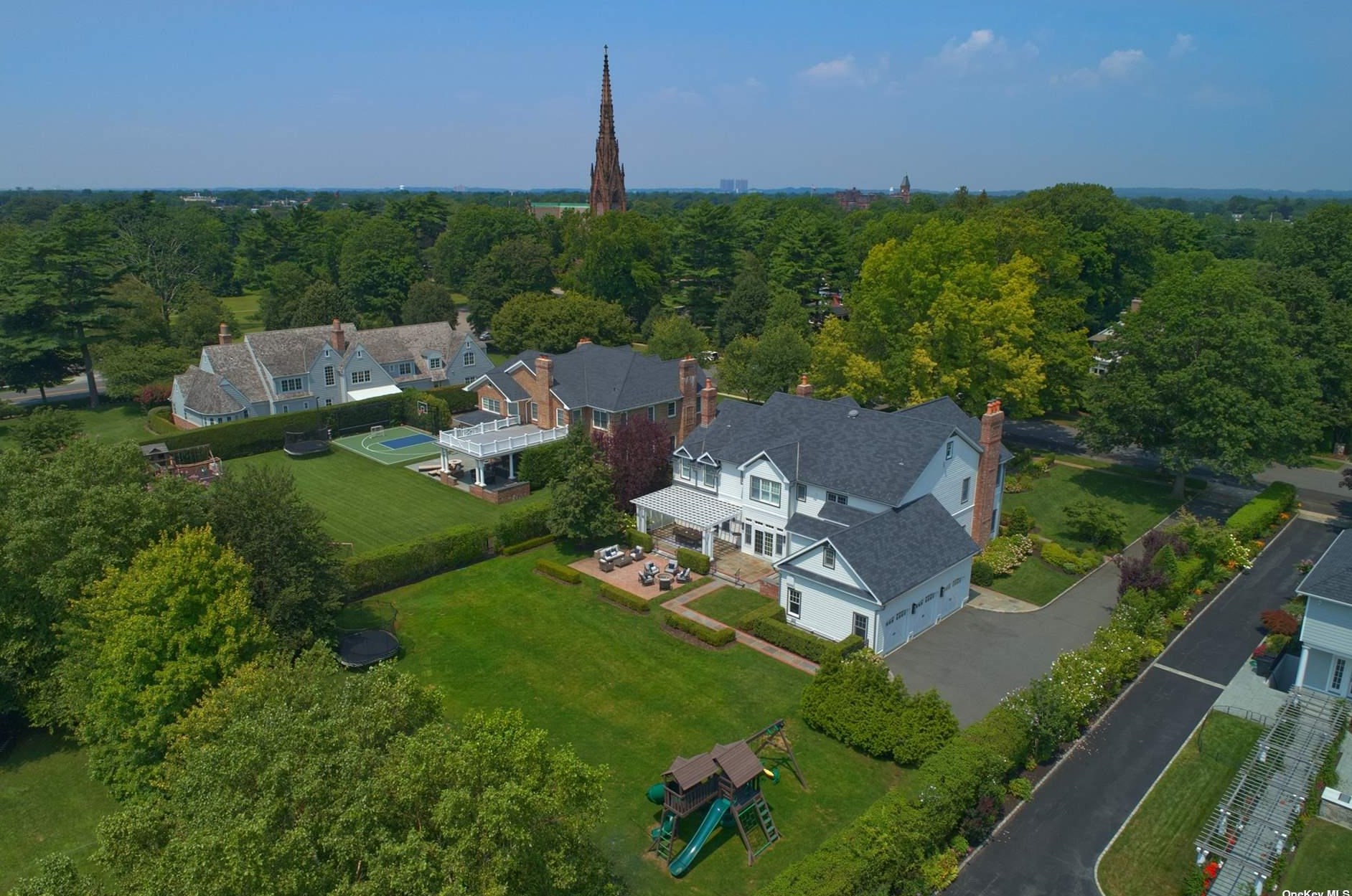 86 5th St, Garden City NY  11530-4410 exterior