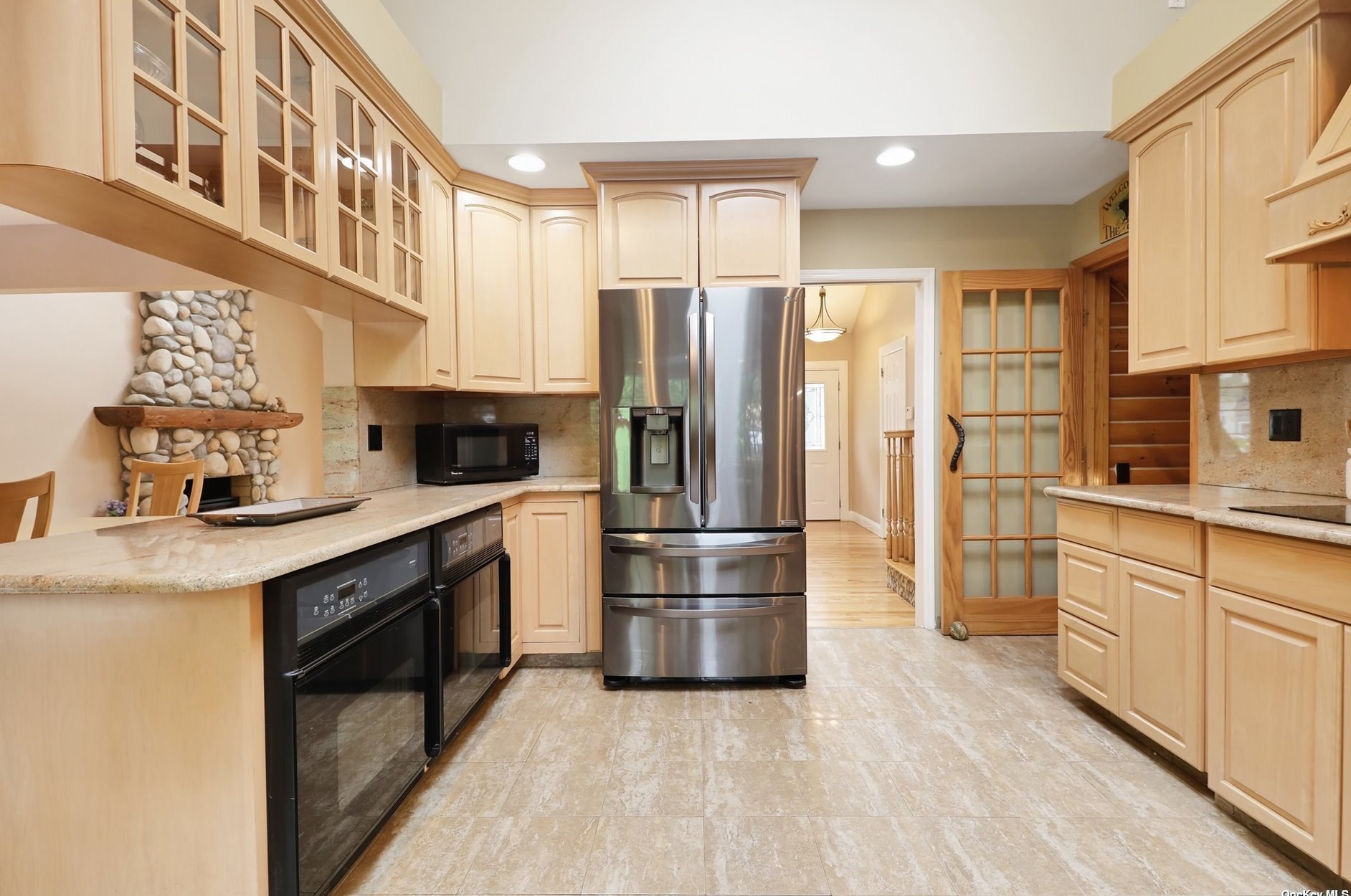 15 Pickett Ct, Malverne NY  11565-1027 exterior