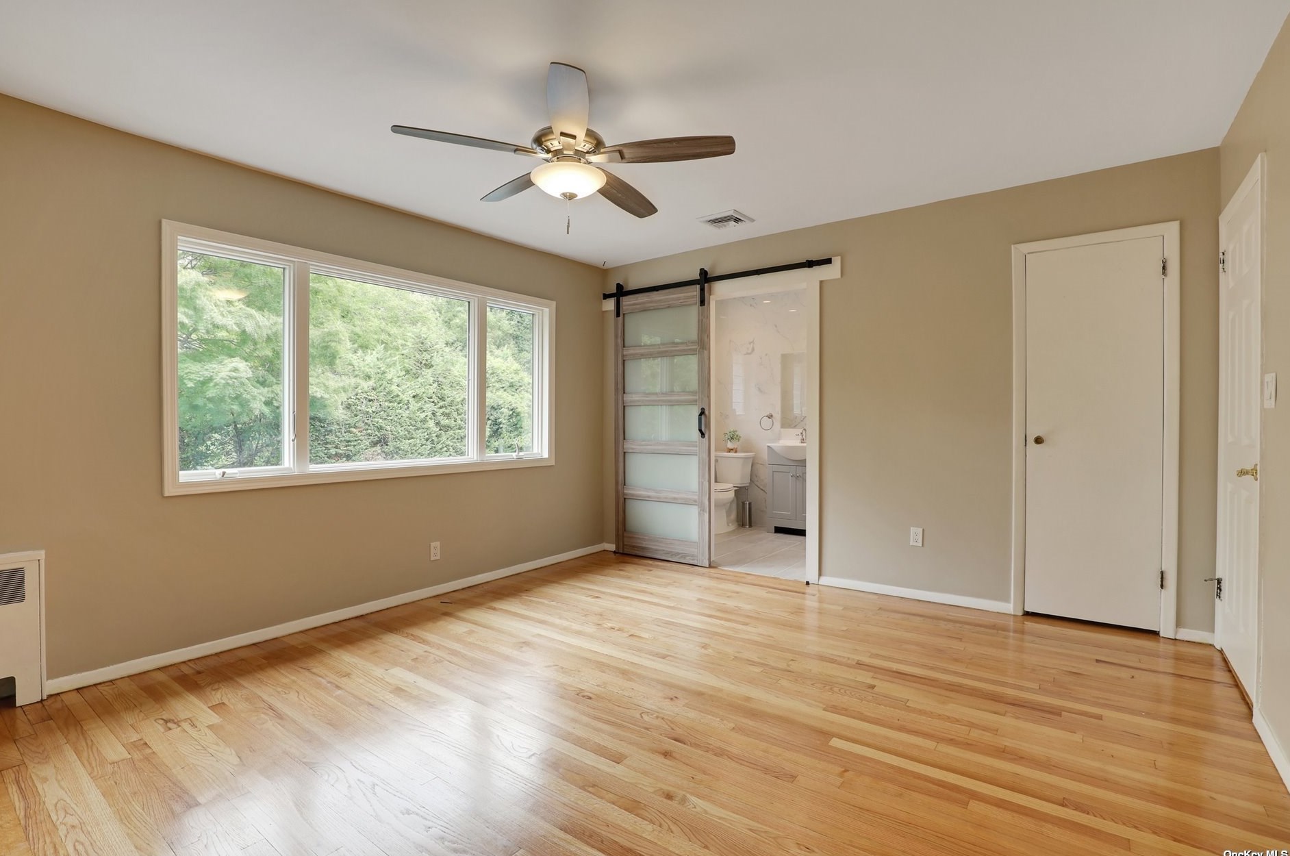 15 Pickett Ct, Malverne NY  11565-1027 exterior