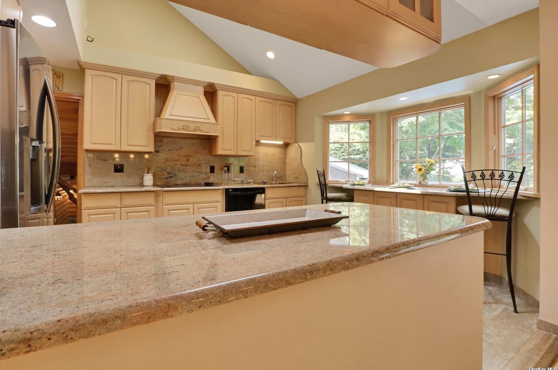 15 Pickett Ct, Malverne NY  11565-1027 exterior