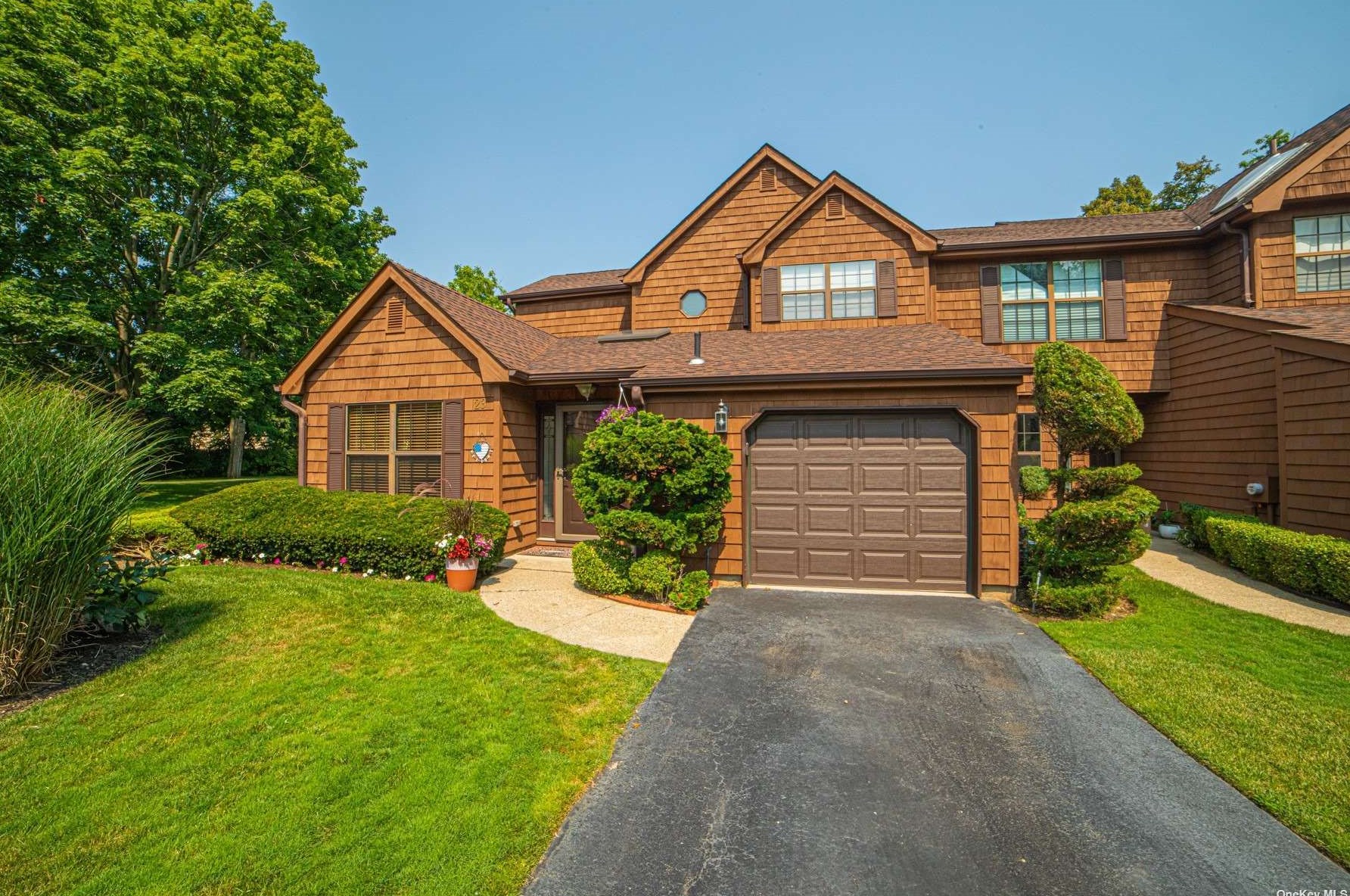23 Sutton, Islip Manor, NY 11751