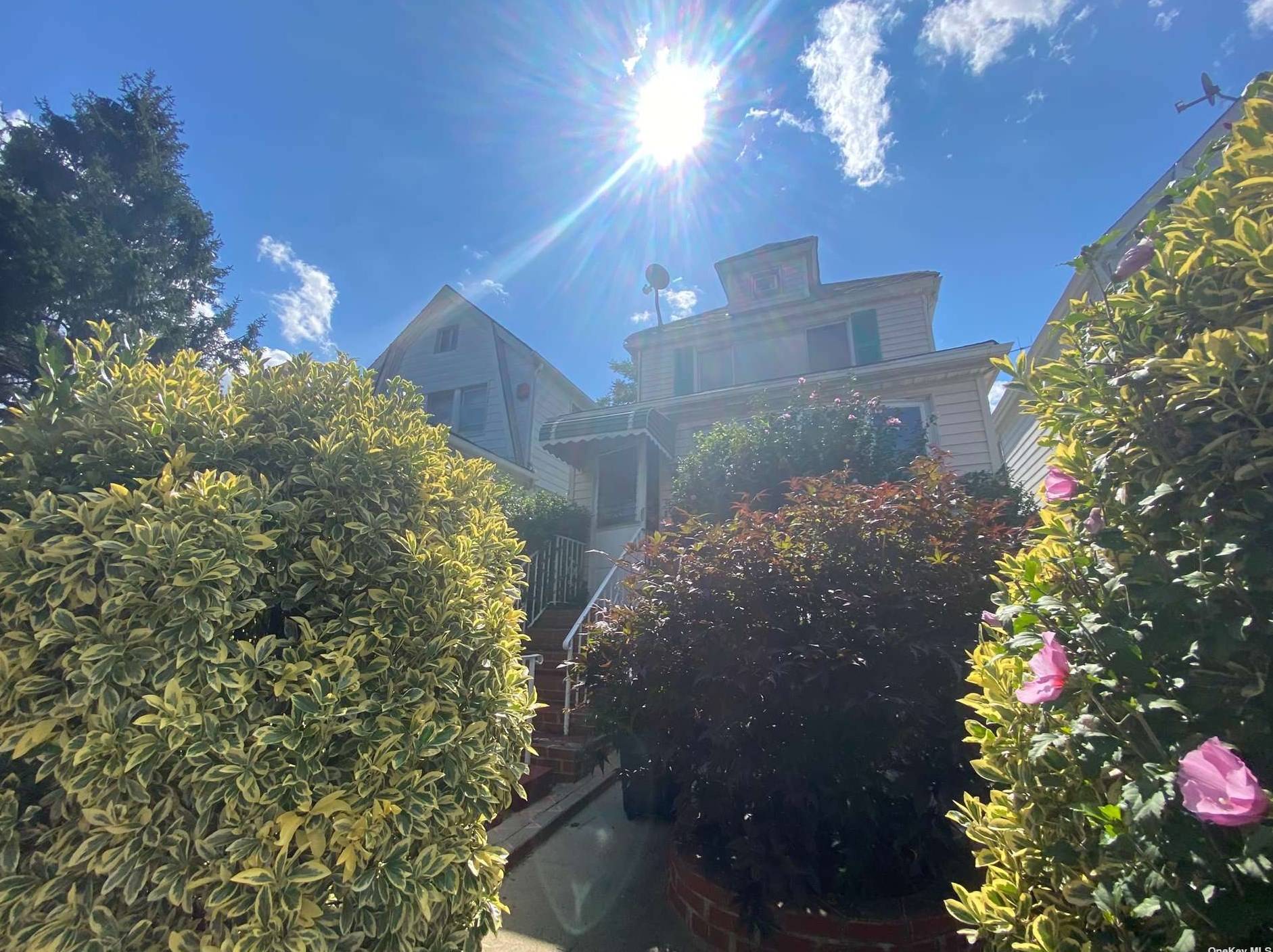 31-10 92nd St, Flushing, NY 11369-1116