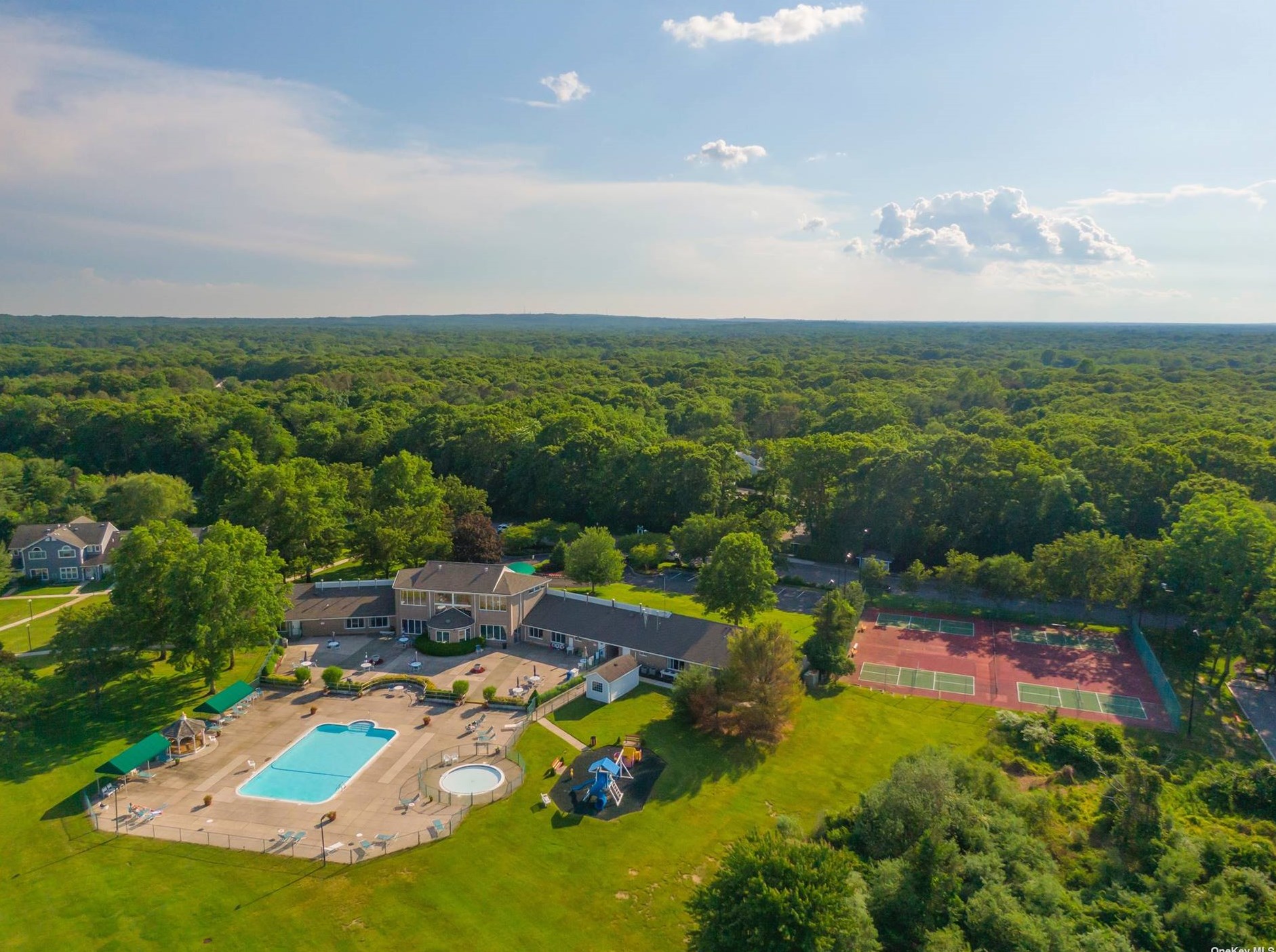 608 Birchwood Park Dr, Middle Island NY  11953-2626 exterior