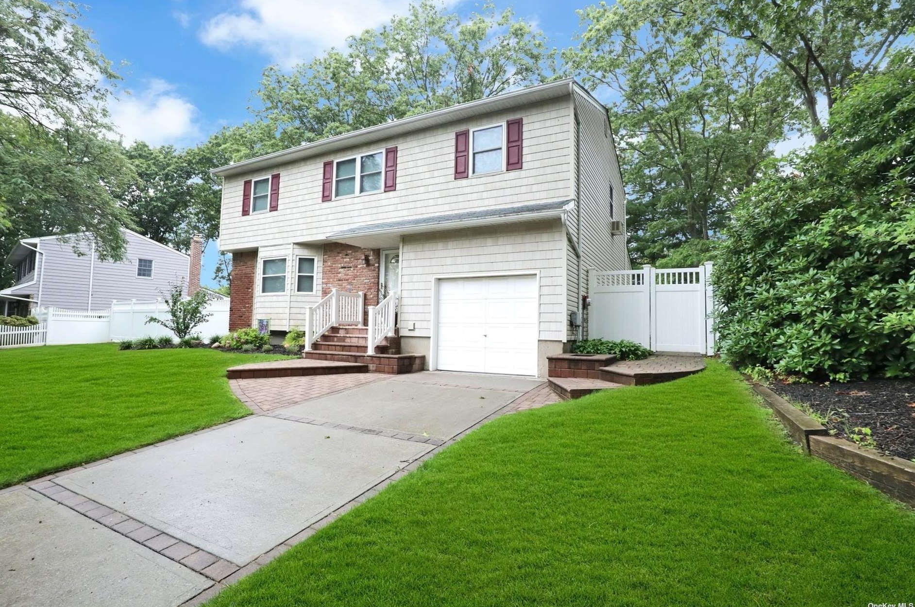 30 Columbus Ave, San Remo, NY 11754