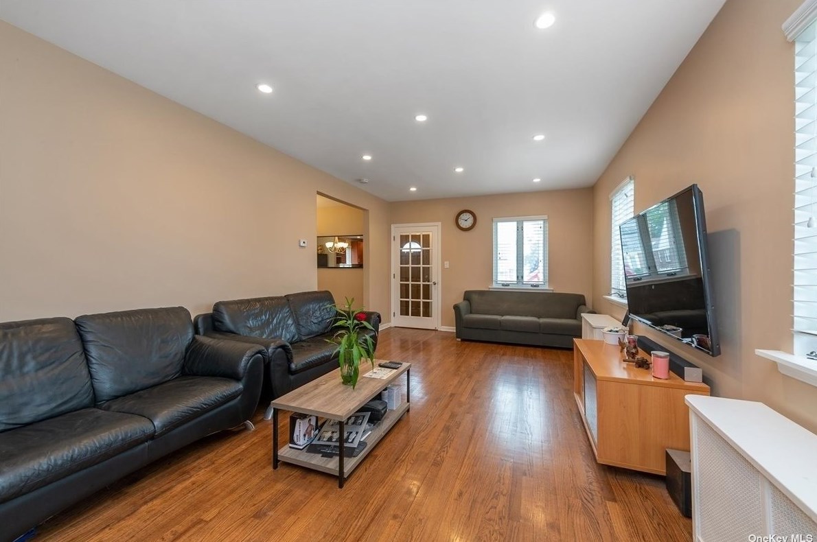 120-10 9th Rd, Flushing, NY 11356-1631