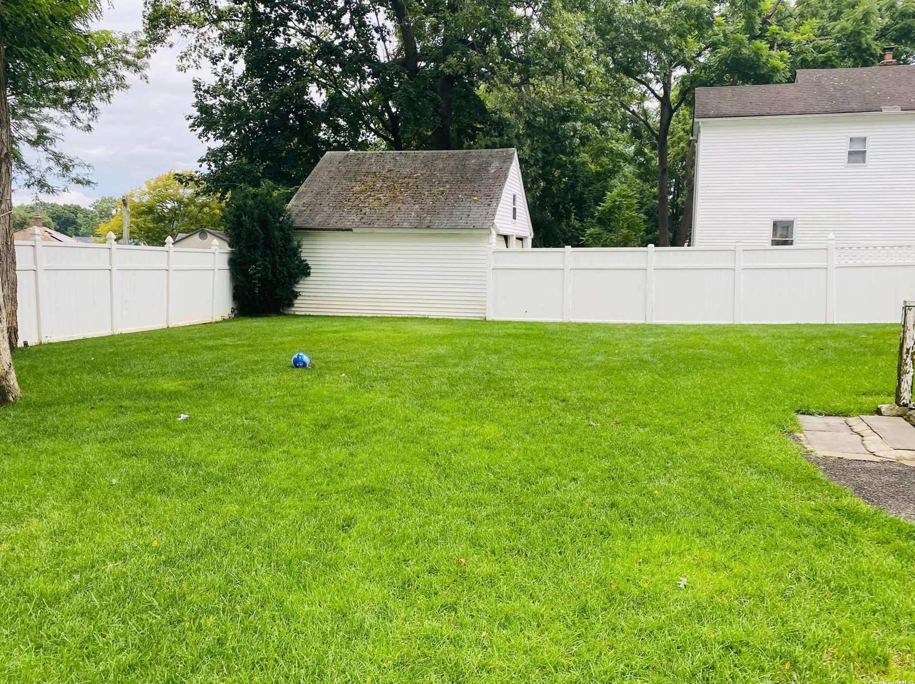 66 8th Ave, Huntington Station, NY 11746