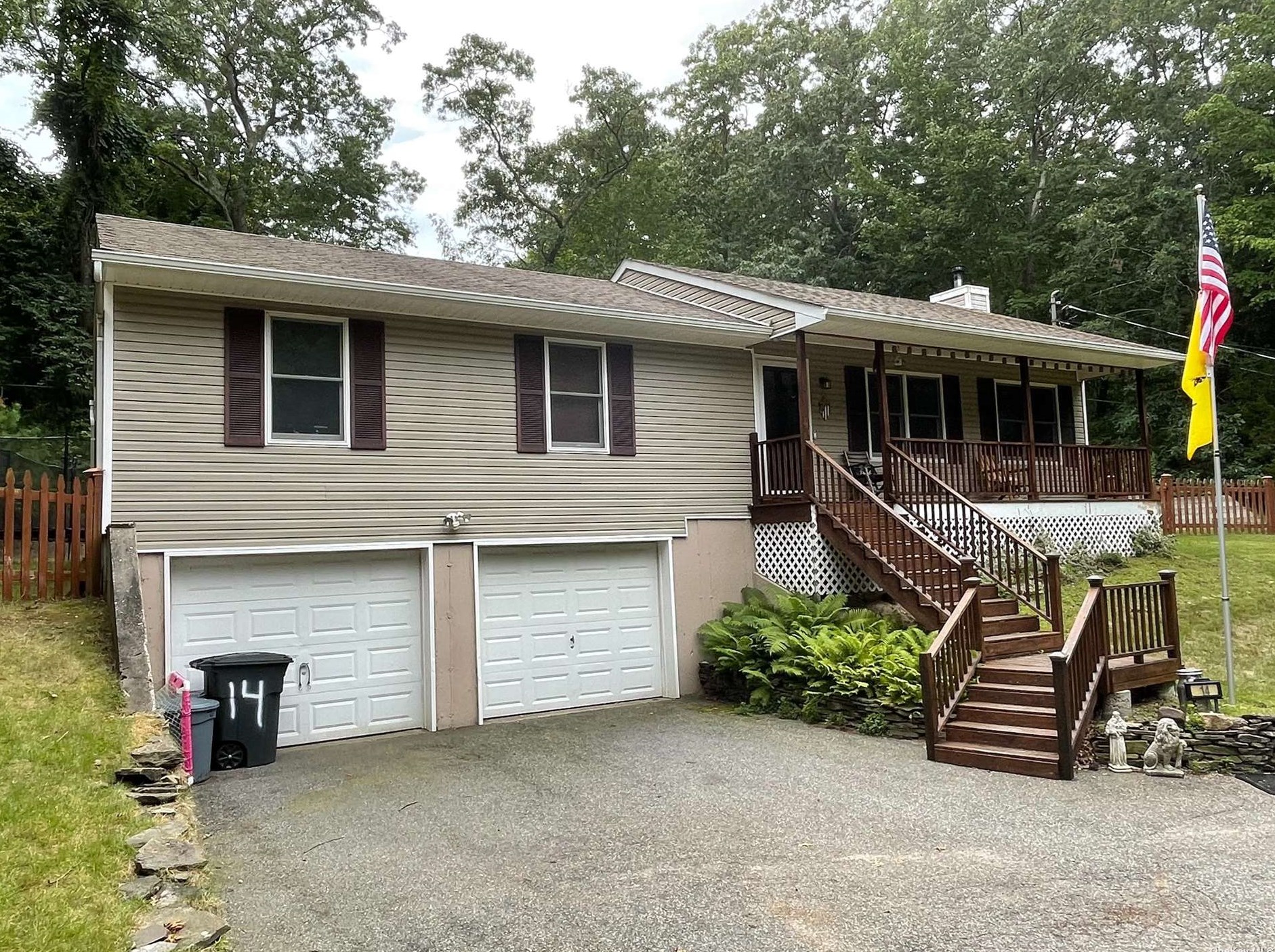14 Old Rocky Point Rd, Miller Place, NY 11764