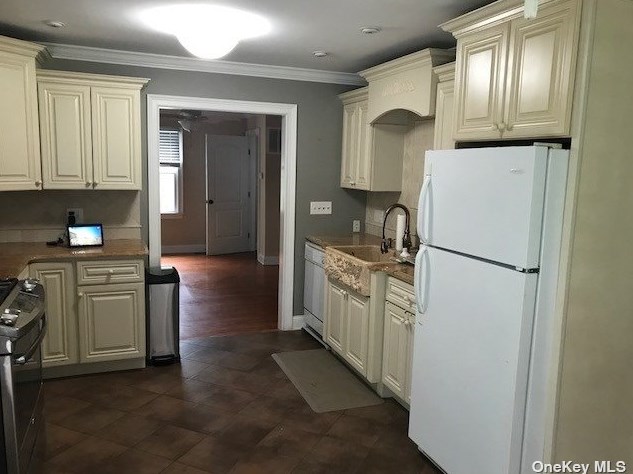 116 Cambon Ave, Head Of The Harbor NY  11780-3042 exterior