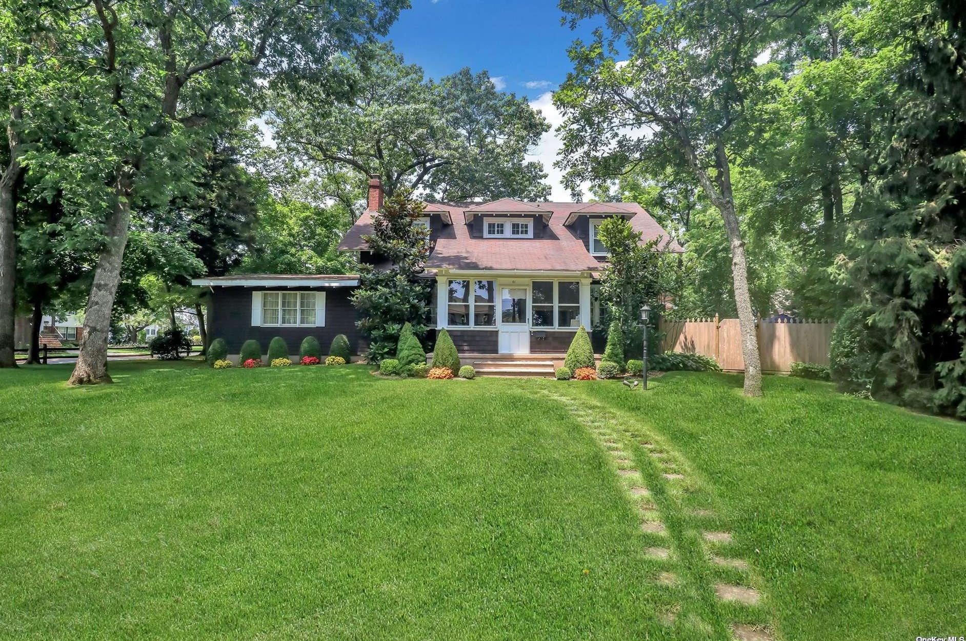 81 Carman Ave, East Rockaway, NY 11518