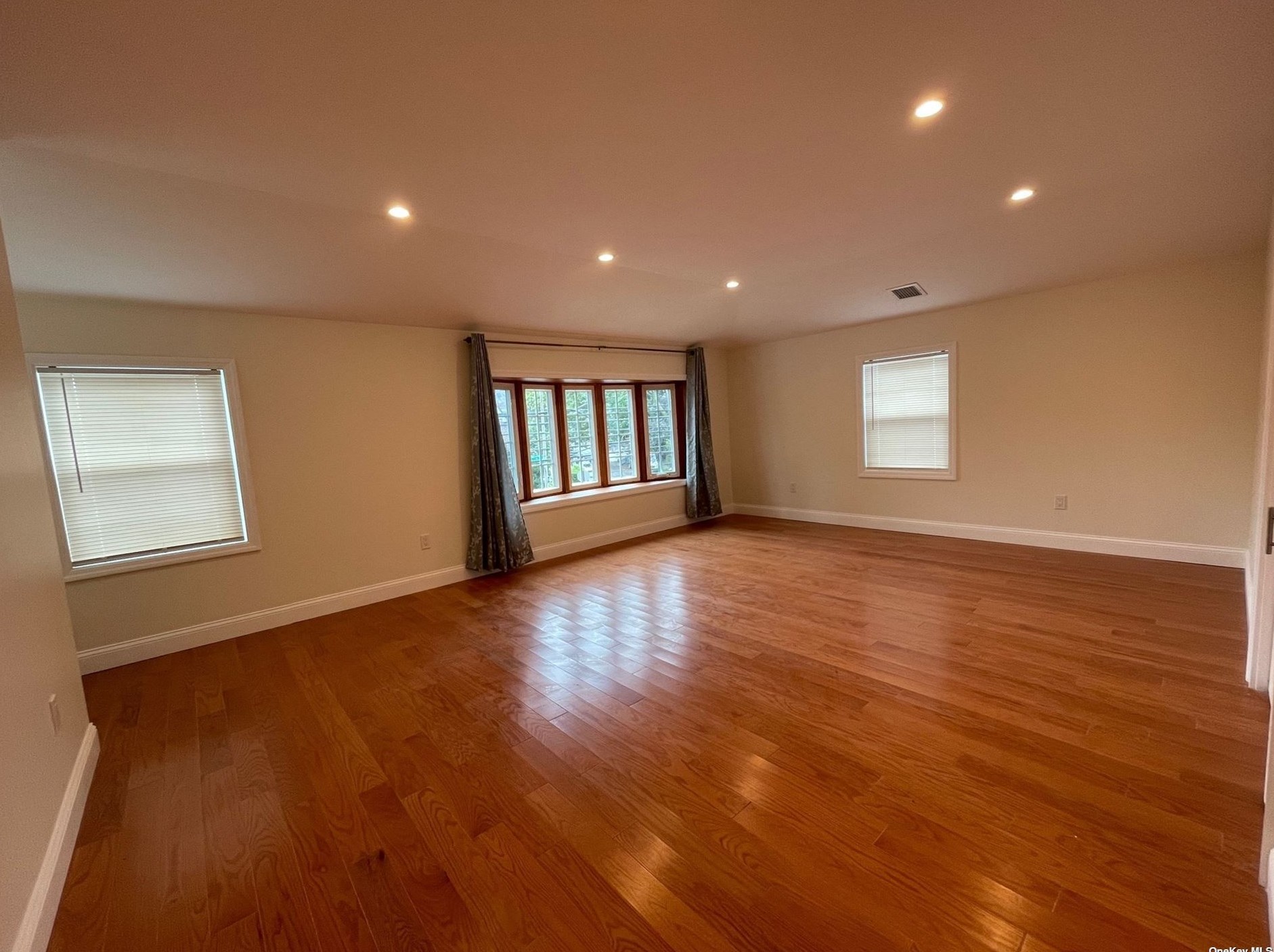 62-20 Dry Harbor Rd #1st Fl, Flushing, NY 11379