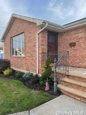 272 Knollwood Ln, Seaford, NY 11783