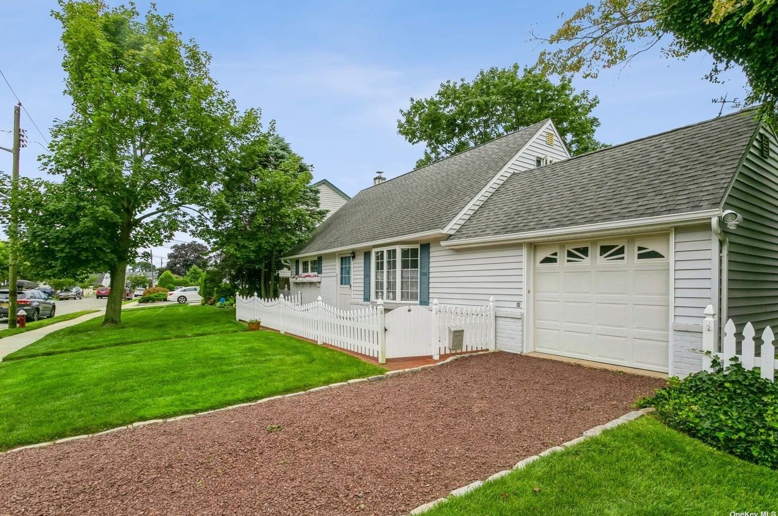3066 Erwin Pl, Rockville Centre, NY 11572-4207