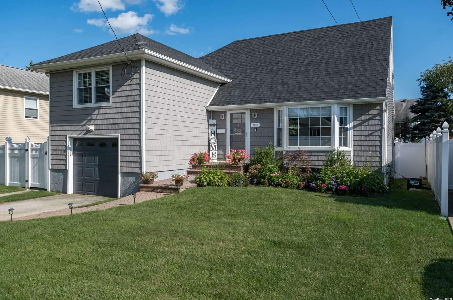 1872 Helen Ct, North Merrick, NY 11566-4928