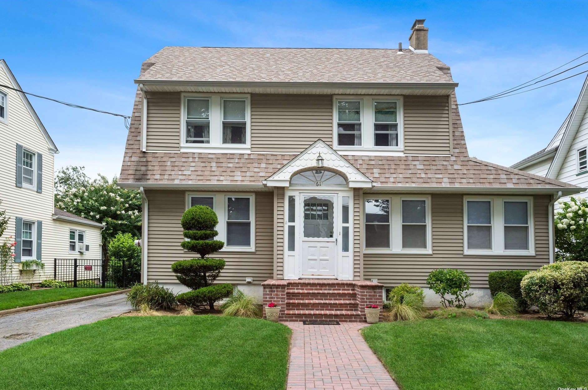 61 Vincent Pl, Lynbrook, NY 11563-3733