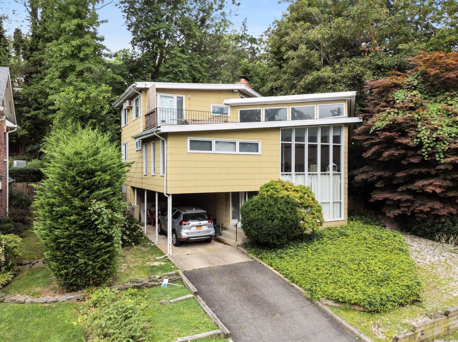 6 2nd Rd, Great Neck, NY 11021