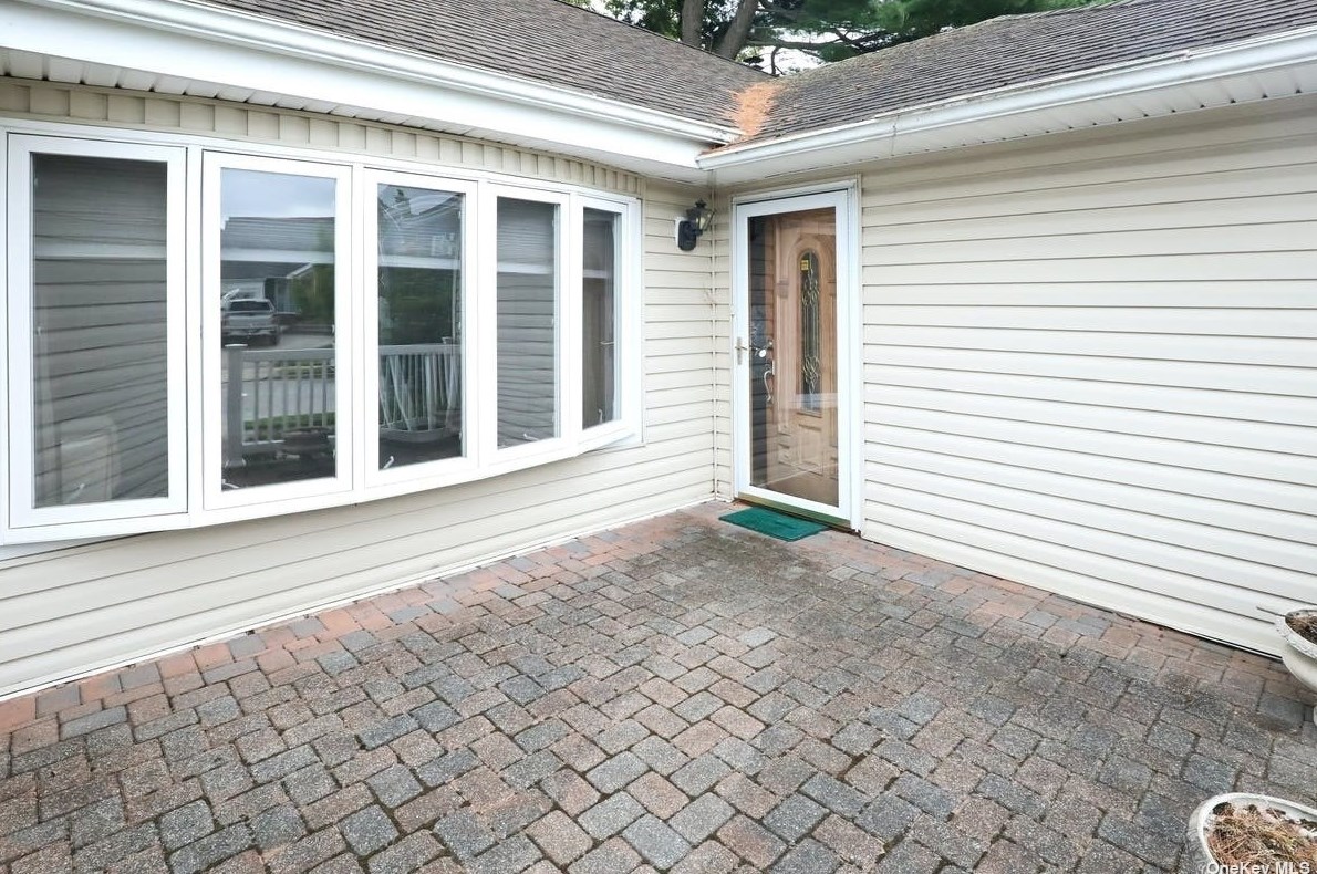 516 Lariat Ln, Bethpage, NY 11714