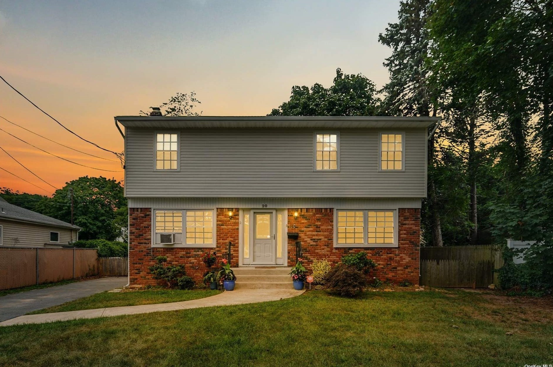 20 School St, Hauppauge, NY 11779-2226