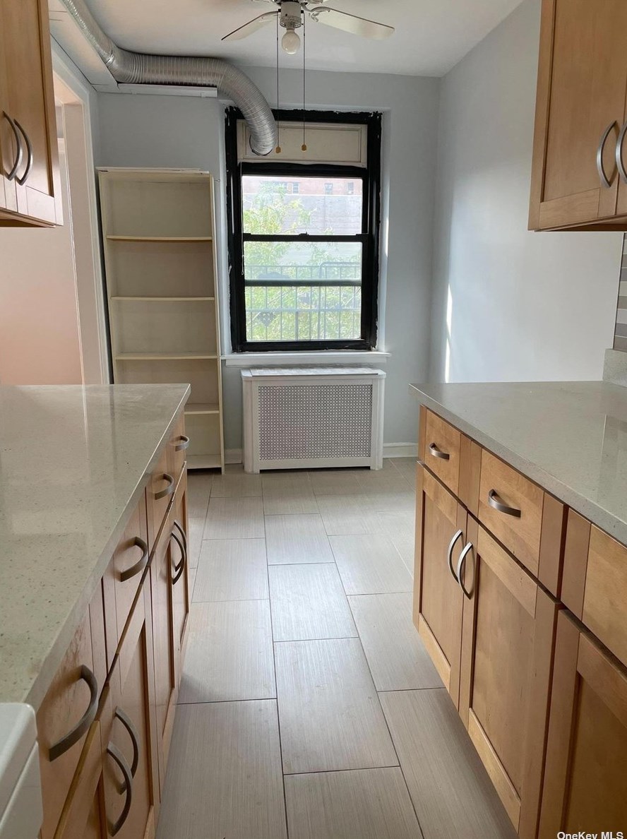 42-02 Layton St #402, Flushing, NY 11373